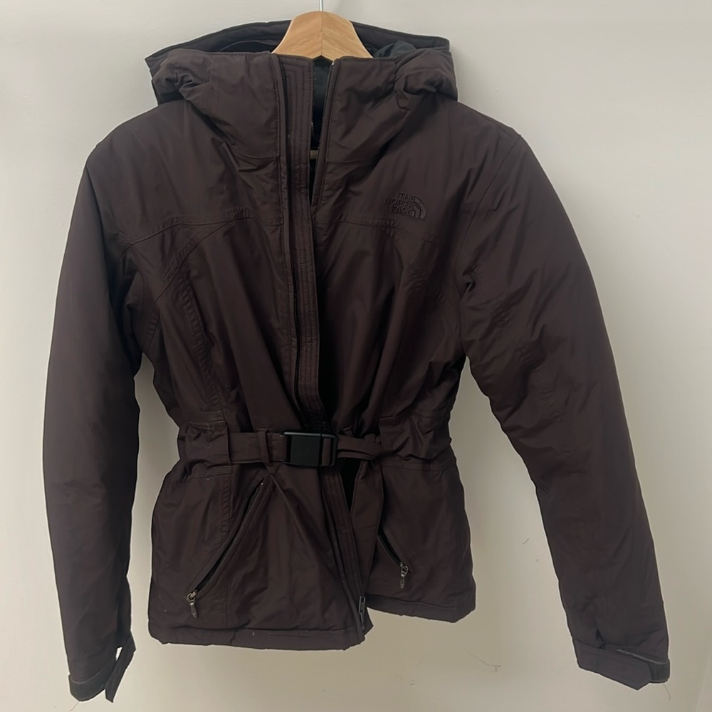 Used The North Face brown ski snow jacket w belt